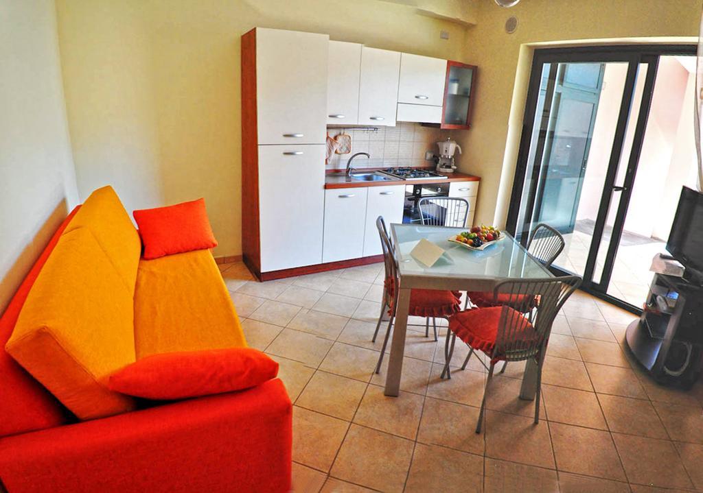 Appartamenti Vacanze Mareemare Capo dʼOrlando Eksteriør billede