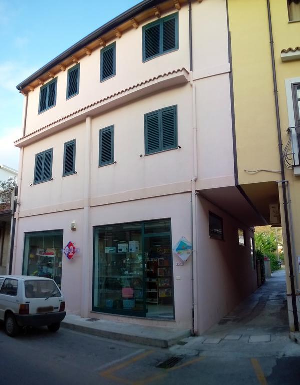Appartamenti Vacanze Mareemare Capo dʼOrlando Eksteriør billede